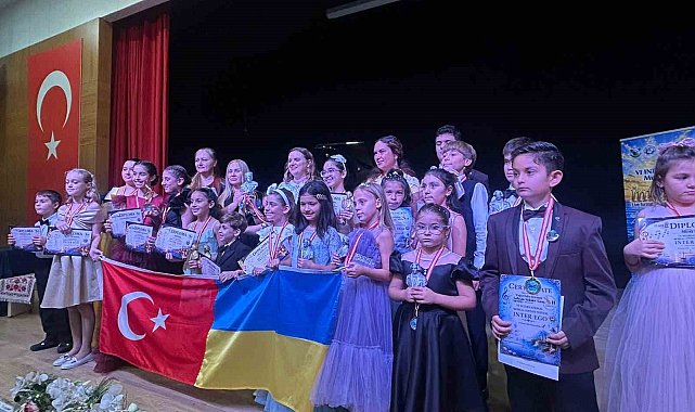 Honazlı Melisa, uluslararası müzik festivalinde Denizli'nin gururu oldu