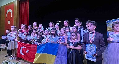Honazlı Melisa, uluslararası müzik festivalinde Denizli'nin gururu oldu