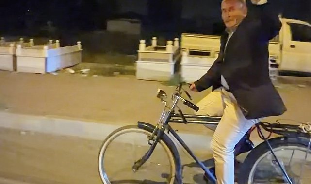 Iğdır'da yaşlı vatandaş Cumhuriyet konvoyuna bisikletiyle katıldı