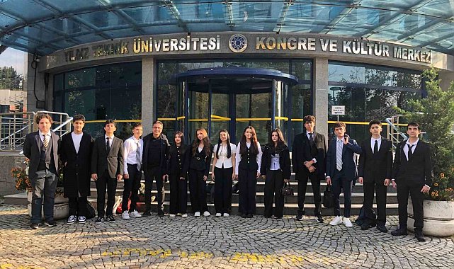 İhlas Koleji öğrencilerinden YTUMUN'da diplomasi başarısı