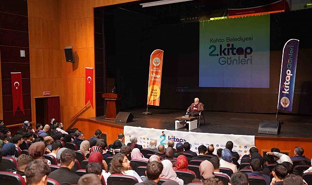 İhsan Süreyya Sırma, Kâhta 2. Kitap Günleri'nde okurlarıyla buluştu