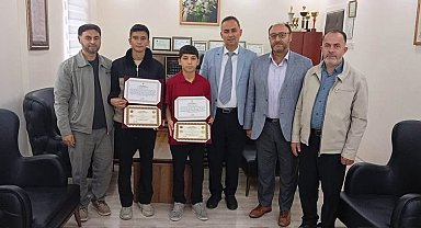 İki öğrenci daha icazet belgesini aldı