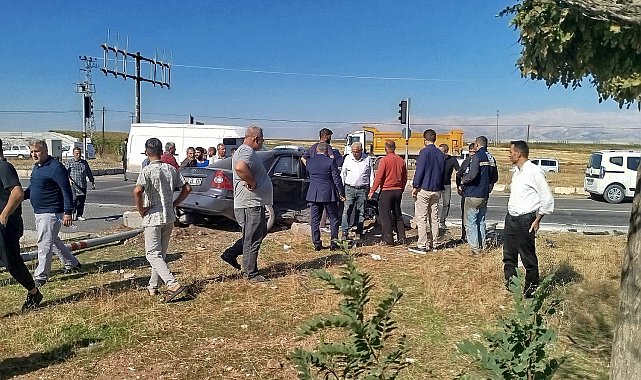 İki otomobil çarpıştı: 3 yaralı