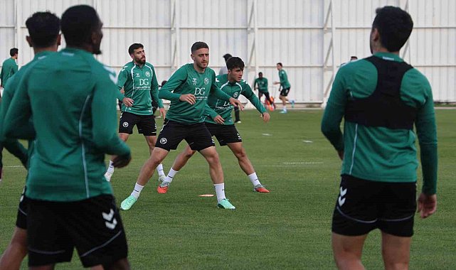 İlhan Palut: "Umarım hakemlerde bu bir özgüven yitimi oluşturmaz ve tekrar adaletli bir şekilde maç yönetirler"