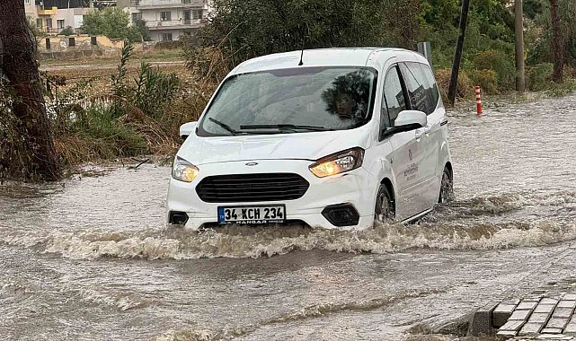 İncirliova'da yağış etkili oldu, yollar göle döndü