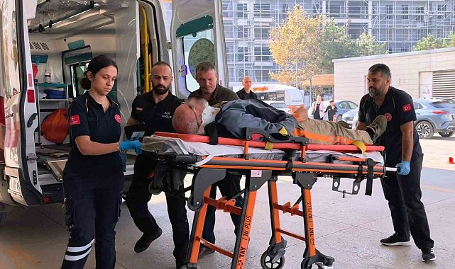 İnegöl'de çatıdan düşen 65 yaşındaki usta yaralandı