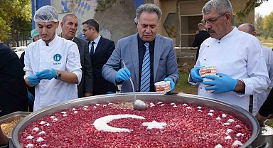 İnönü Üniversitesi'nde dayanışma ve paylaşma ruhu aşureyle buluştu