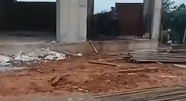 İnşaatın ikinci katından düşen işçi yaralandı