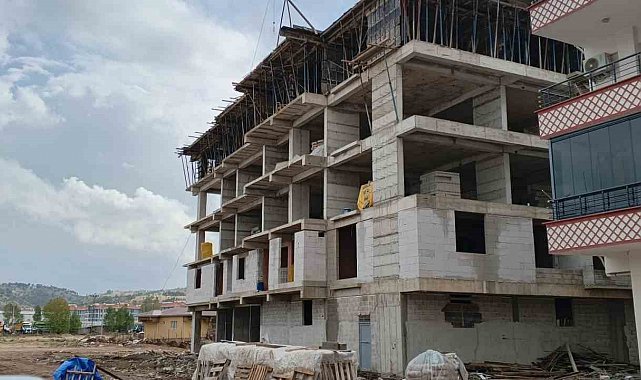 İnşaattan düşen işçi ağır yaralandı