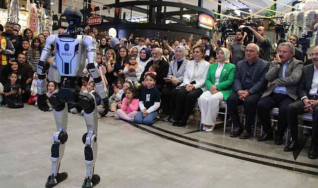 İnsansı robot Mega'ya Kayserililerden yoğun ilgi