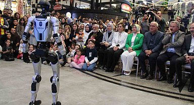 İnsansı robot Mega'ya Kayserililerden yoğun ilgi