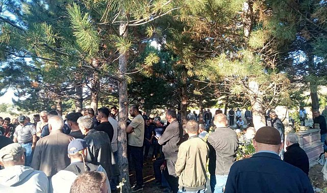 İş makinasıyla çarpışan serviste hayatını kaybeden şoför toprağa verildi