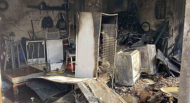 İş yerinde çıkan yangın 3 katlı binaya sıçradı: 2 kişi son anda kurtuldu