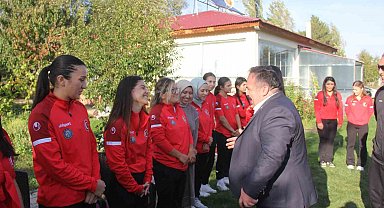 İşitme engelli kadın güreşçiler, ilk Avrupa Şampiyonası'na Sivas'ta hazırlandı