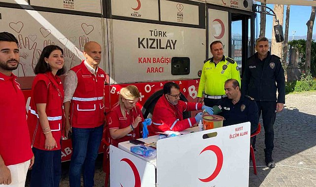 İslahiye'de polislerden Kızılay'a kan bağışı