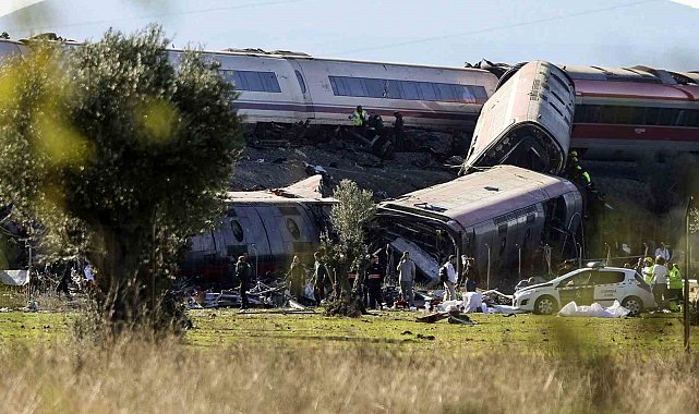 İspanya'da tren kazası: 10 ölü