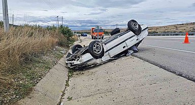 Isparta'da kontrolden çıkan otomobil 150 metre sürüklenip takla attı: 3 yaralı
