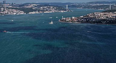İstanbul Boğazı turkuaza büründü