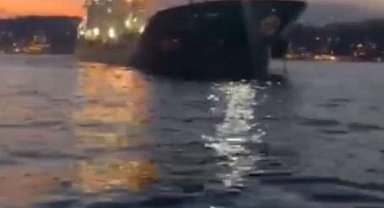 İstanbul Boğazı'nda facianın eşiğinden dönüldüğü anlar kamerada