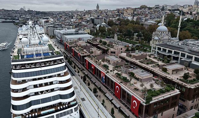 İstanbul Türk bayraklarıyla donatıldı: İstiklal Caddesi'nden Galataport'a Cumhuriyet coşkusu