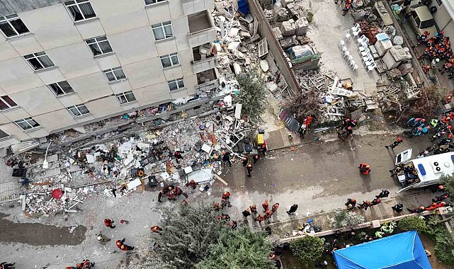 İstanbul Valiliği: "Maltepe'de 1 kişi hayatını kaybetti, 3 kişiyi arama kurtarma çalışmaları sürüyor"