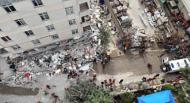 İstanbul Valiliği: "Maltepe'de 1 kişi hayatını kaybetti, 3 kişiyi arama kurtarma çalışmaları sürüyor"