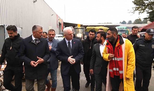 İstanbul Valisi Gül, selden etkilenen Kemerburgaz'da vatandaşları dinledi