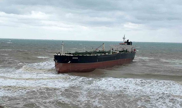 İstanbul'da BANDA isimli petrol tankeri kıyıya vurdu: Nene Hatun kurtarma gemisi bölgede