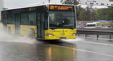 İstanbul'da sağanak yağış etkisini sürdürüyor