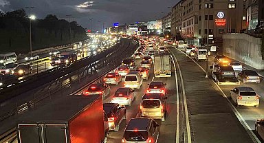 İstanbul'da trafik yoğunluğu yüzde 87'e ulaştı