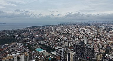 İstanbul'u iki farklı hava etkisi altına aldı: Yağmur bulutları havadan görüntülendi