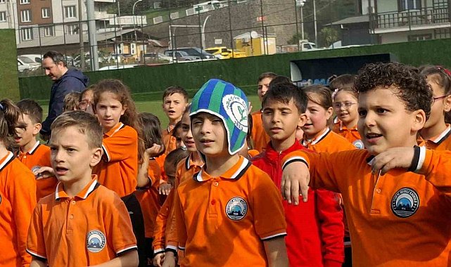 İyidere'de minik kalpler Gençlik Şöleni'nde buluştu