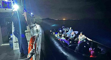 İzmir açıklarında 111 düzensiz göçmen yakalandı