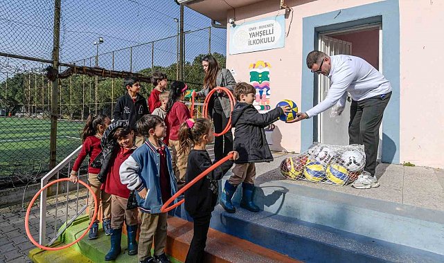 İzmir Büyükşehir'den okullara 37 milyon TL'lik spor malzemesi desteği