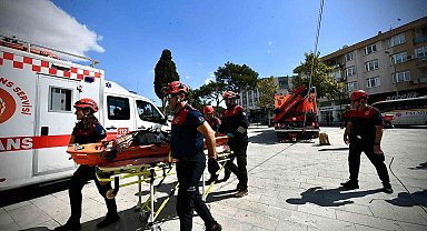 İzmir İtfaiyesi'nden gerçeği aratmayan tatbikat