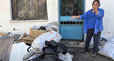 İzmir Konak'ta çöp ev kabusu: Mahalleli kötü koku ve haşerelerden isyan etti