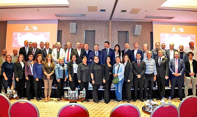 İzmir turizminin dijital geleceği Çeşme'de masaya yatırıldı