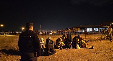 İzmir'de 8'i çocuk 15 düzensiz göçmen yakalandı