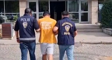 İzmir'de aranan 2 firari yakalandı