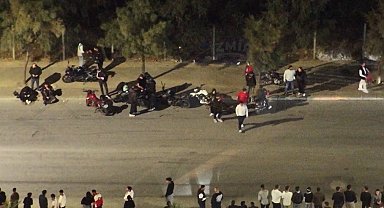 İzmir'de driftçilere baskın: 17 araç trafikten men edildi