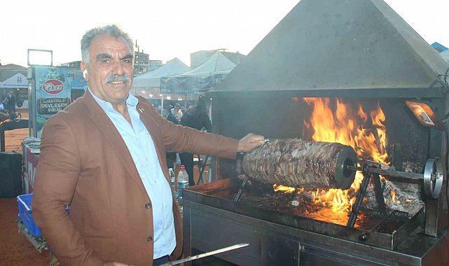 İzmir'de Erzurum rüzgârı: Lezzet yıldızı cağ kebabı