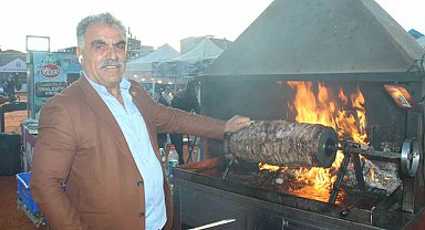 İzmir'de Erzurum rüzgârı: Lezzet yıldızı cağ kebabı