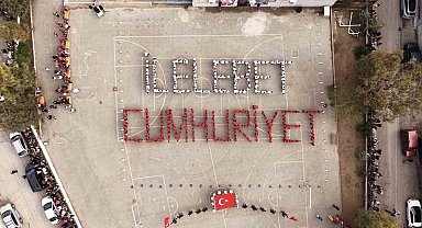 İzmir'de ilkokul öğrencilerinden anlamlı Cumhuriyet kutlaması