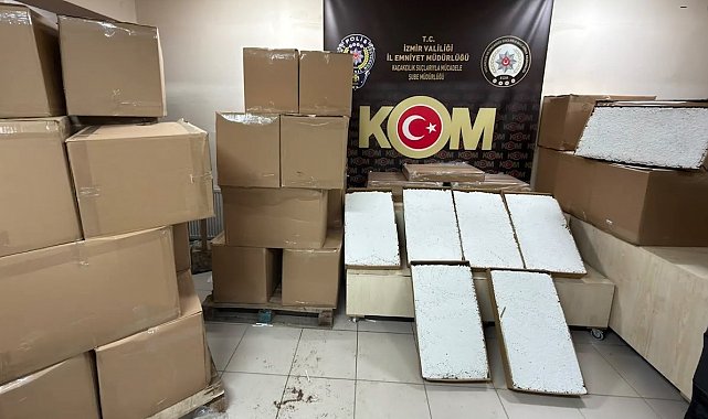 İzmir'de minibüsten 1 milyondan fazla makaron çıktı