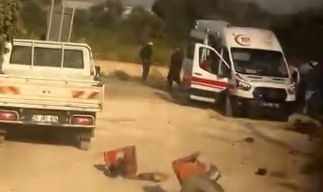 İzmir'de tren traktörle çarpıştı: 2 yaralı