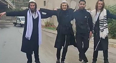 İzmir'de Yahudiler Netanyahu'nun gidişini kutladı