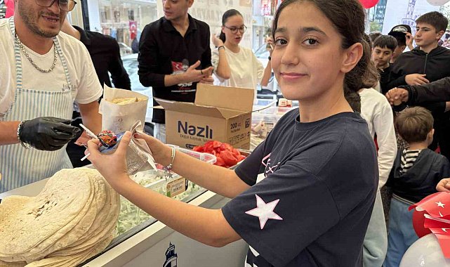 İzmirli dönerciden 29 Ekim'de çocuklara ücretsiz döner