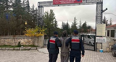 Jandarma aranan 42 kişiyi yakaladı