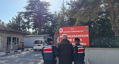 Jandarma çeşitli suçlardan aranan 66 kişiyi yakaladı