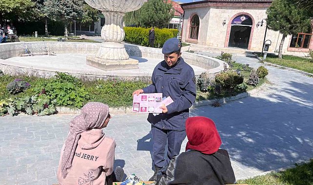 Jandarma kadına şiddet konusunda vatandaşları bilgilendirdi